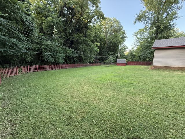 12 W Bel Air Blvd, Clarksville, TN 37042