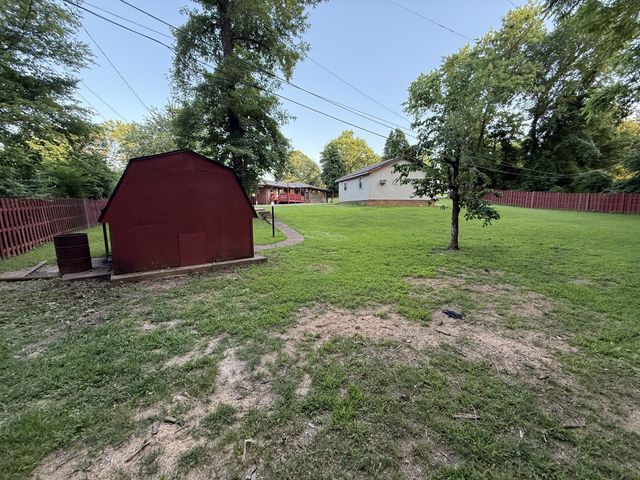 12 W Bel Air Blvd, Clarksville, TN 37042