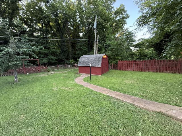 12 W Bel Air Blvd, Clarksville, TN 37042