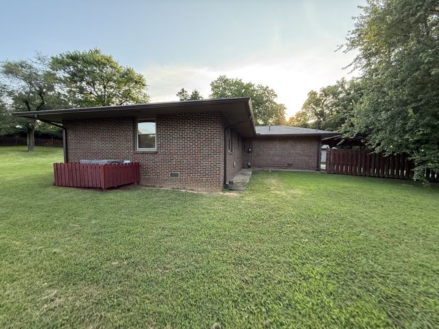 12 W Bel Air Blvd, Clarksville, TN 37042