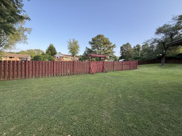 12 W Bel Air Blvd, Clarksville, TN 37042