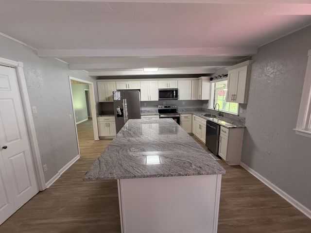 12 W Bel Air Blvd, Clarksville, TN 37042