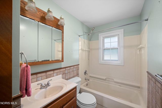 8117 Angola Road, Holland, OH 43528