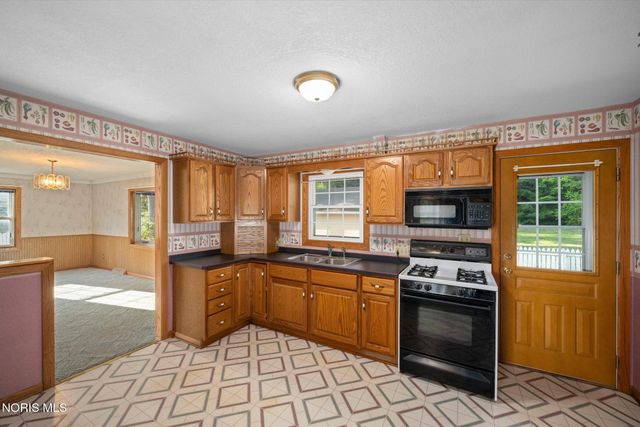 8117 Angola Road, Holland, OH 43528