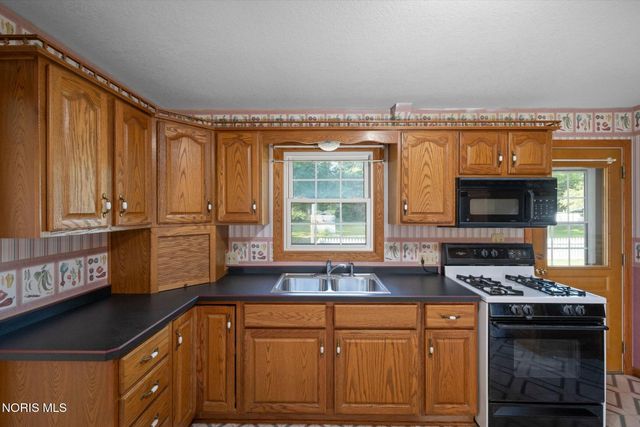 8117 Angola Road, Holland, OH 43528