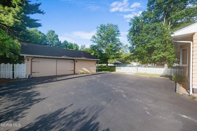 8117 Angola Road, Holland, OH 43528