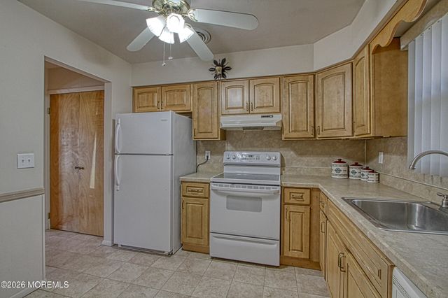 5 Wayne Court, Whiting, NJ 08759