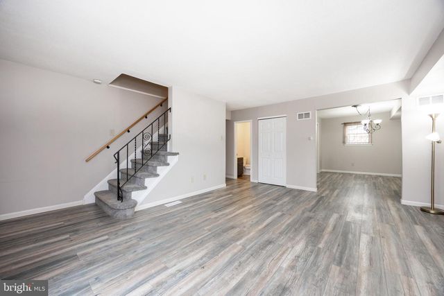 1055 VILLAGE LN, Pottstown, PA 19464