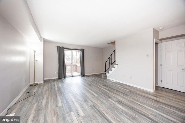 1055 VILLAGE LN, Pottstown, PA 19464