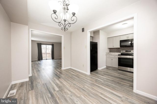 1055 VILLAGE LN, Pottstown, PA 19464