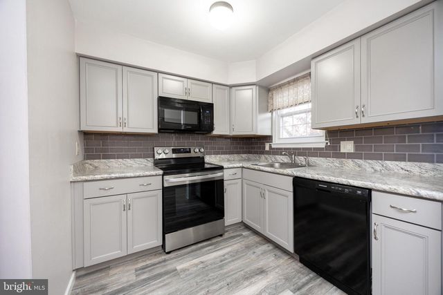 1055 VILLAGE LN, Pottstown, PA 19464