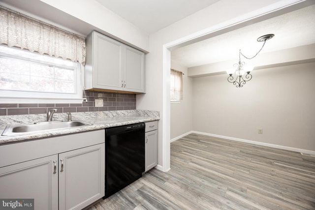 1055 VILLAGE LN, Pottstown, PA 19464