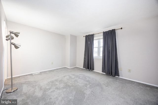 1055 VILLAGE LN, Pottstown, PA 19464