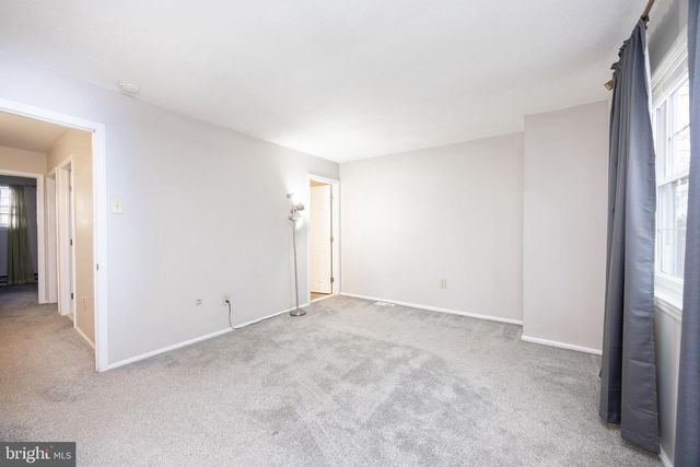 1055 VILLAGE LN, Pottstown, PA 19464