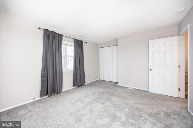 1055 VILLAGE LN, Pottstown, PA 19464