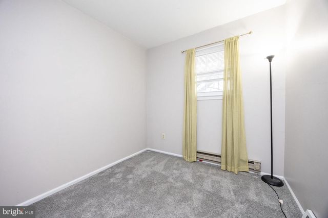 1055 VILLAGE LN, Pottstown, PA 19464