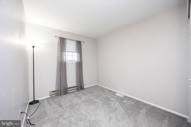 1055 VILLAGE LN, Pottstown, PA 19464