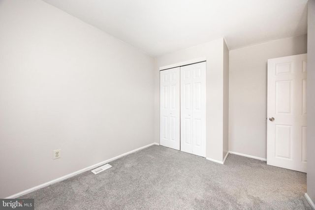 1055 VILLAGE LN, Pottstown, PA 19464