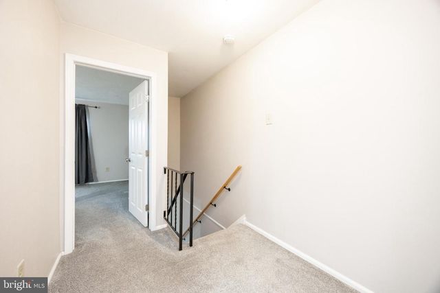 1055 VILLAGE LN, Pottstown, PA 19464