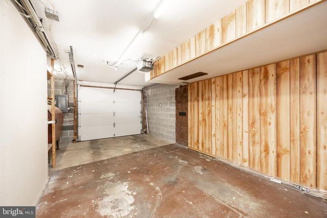 1055 VILLAGE LN, Pottstown, PA 19464