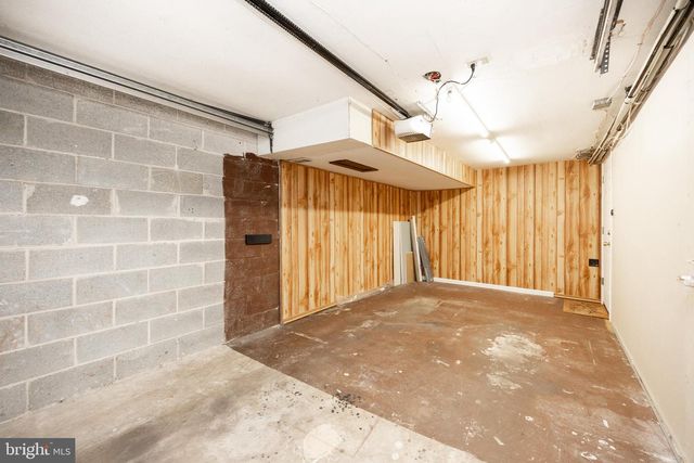 1055 VILLAGE LN, Pottstown, PA 19464