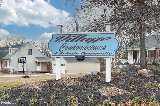 1055 VILLAGE LN, Pottstown, PA 19464