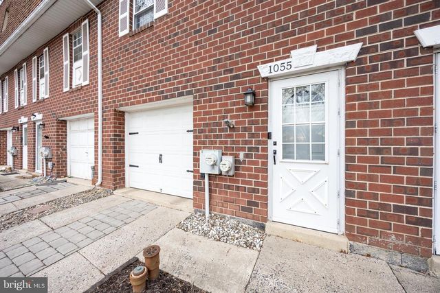 1055 VILLAGE LN, Pottstown, PA 19464