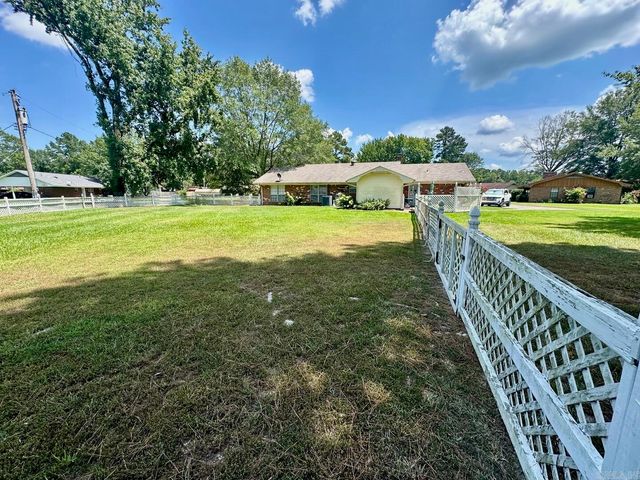 6807 Wilhelmina Cove, Pine Bluff, AR 71603