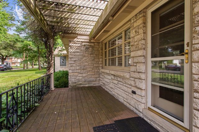 807 Surrey Lane, Glenview, IL 60025