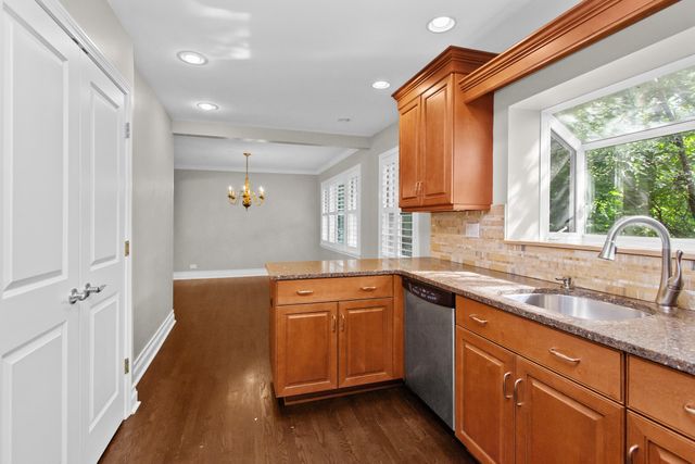 807 Surrey Lane, Glenview, IL 60025