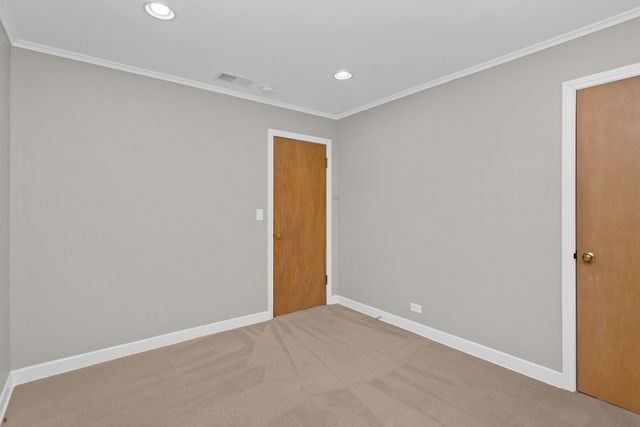 807 Surrey Lane, Glenview, IL 60025