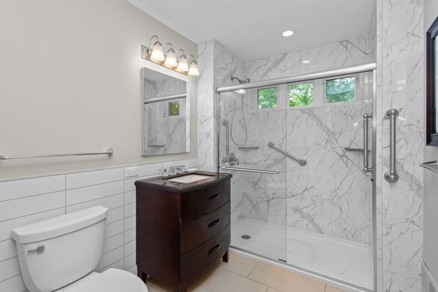 807 Surrey Lane, Glenview, IL 60025