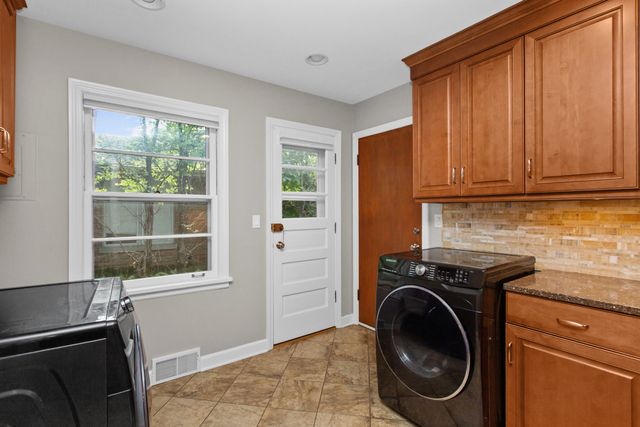 807 Surrey Lane, Glenview, IL 60025