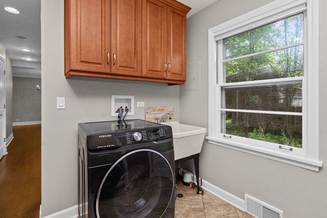 807 Surrey Lane, Glenview, IL 60025