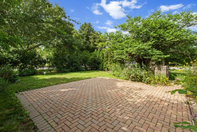 807 Surrey Lane, Glenview, IL 60025