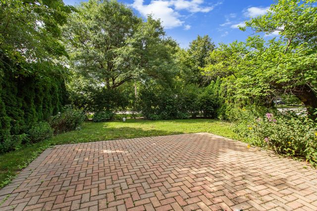 807 Surrey Lane, Glenview, IL 60025