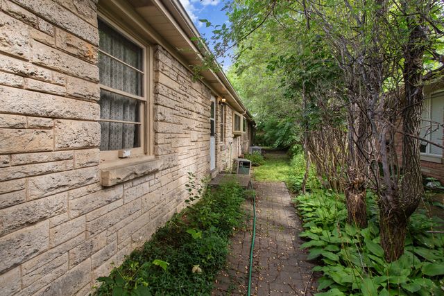 807 Surrey Lane, Glenview, IL 60025