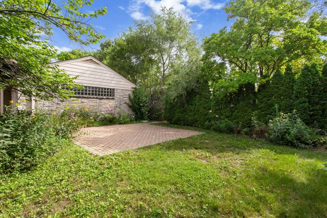 807 Surrey Lane, Glenview, IL 60025