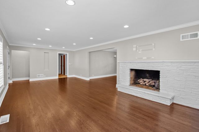 807 Surrey Lane, Glenview, IL 60025
