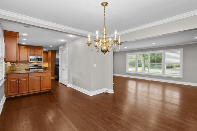 807 Surrey Lane, Glenview, IL 60025