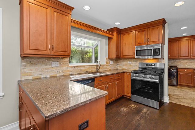 807 Surrey Lane, Glenview, IL 60025