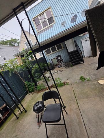 3419 W Beach Avenue 2, Chicago, IL 60651