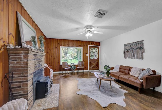 544 Lou Gray Drive, Myrtle Creek, OR 97457