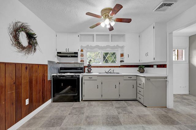 544 Lou Gray Drive, Myrtle Creek, OR 97457
