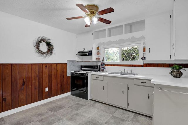 544 Lou Gray Drive, Myrtle Creek, OR 97457