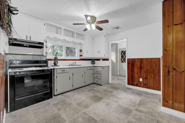 544 Lou Gray Drive, Myrtle Creek, OR 97457