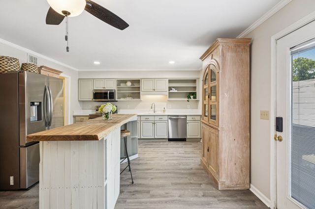 8300 Sawyer Brown Rd Apt H304, Nashville, TN 37221