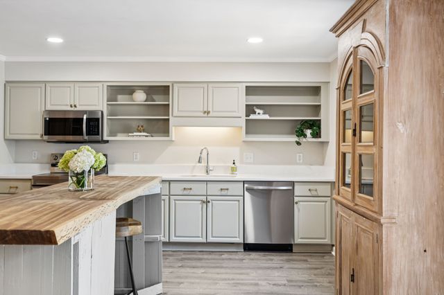 8300 Sawyer Brown Rd Apt H304, Nashville, TN 37221