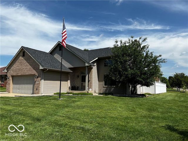 4726 Fox Ridge Court, Columbus, IN 47203