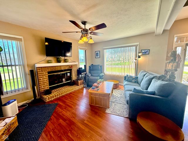 4726 Fox Ridge Court, Columbus, IN 47203